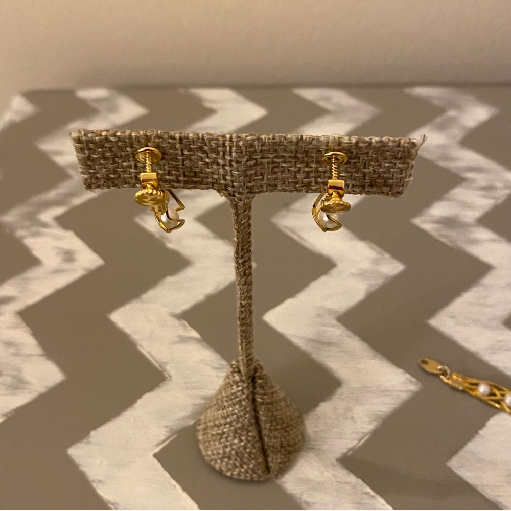 Vintage Pearl & Gold-Tone Lattice Bracelet – Avon SP & Screw Back Pearl Earrings - Picture 10 of 15